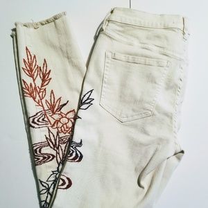 Free People Embroided Cream BoHo raw hem sz 28
